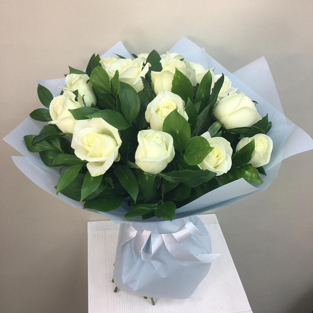 Букет 15 Белых роз Проуд в Городищи