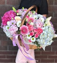 Цветочная композиция из Розы, Хризантемы, Пионы и Лизиантусы в корзине #REPLACE_PRED# Городищи