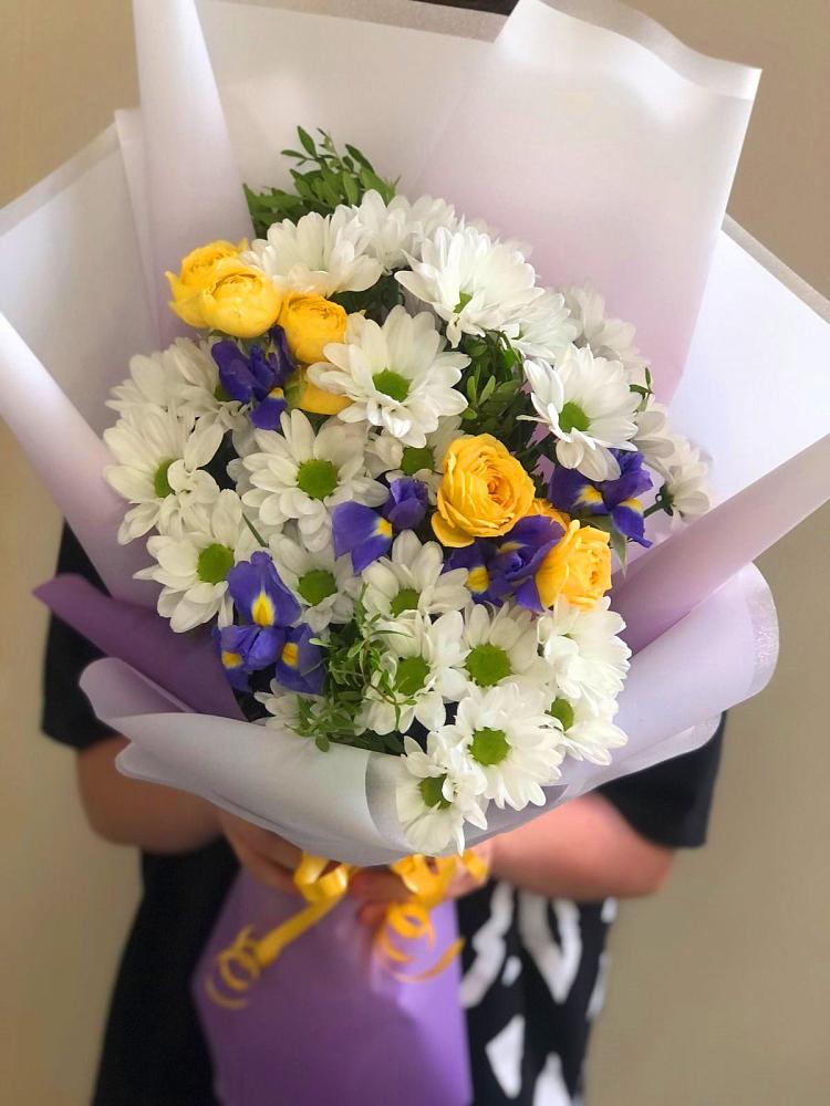 Букет цветов из: Ирисы, Хризантемы и Розы в Городищи
