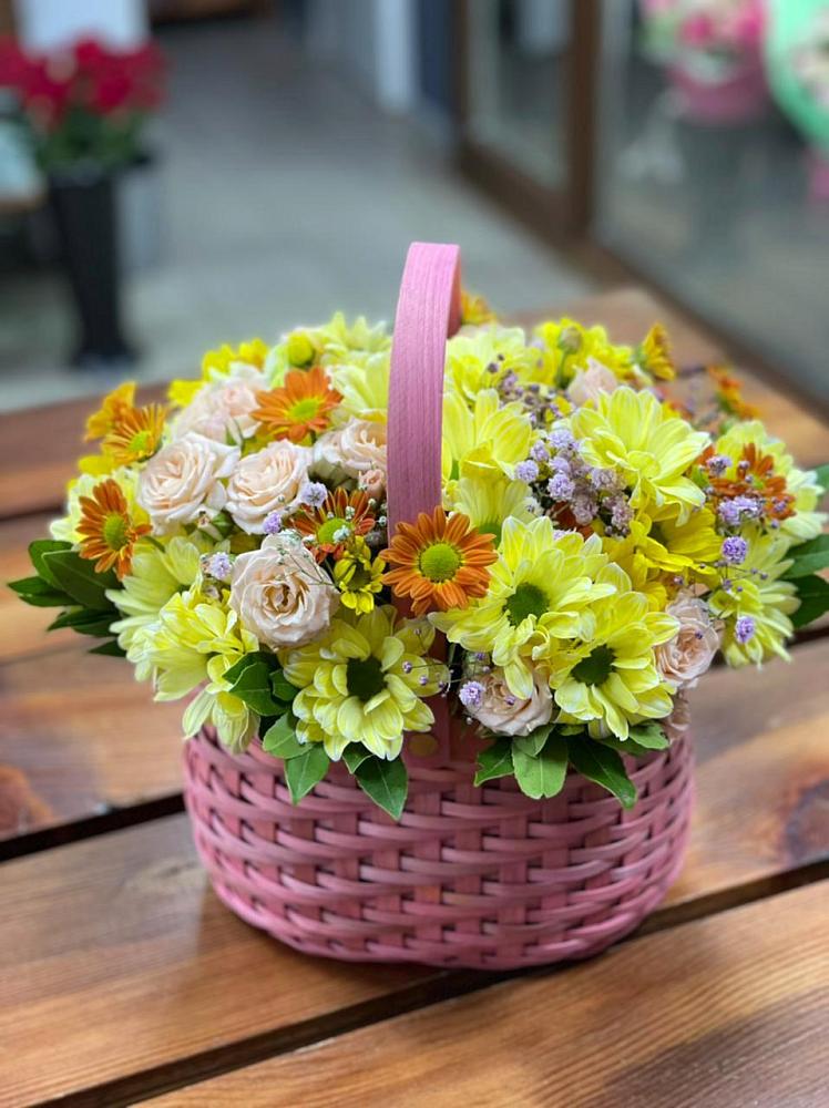 Цветочная композиция из Хризантемы и Розы в корзине в Городищи