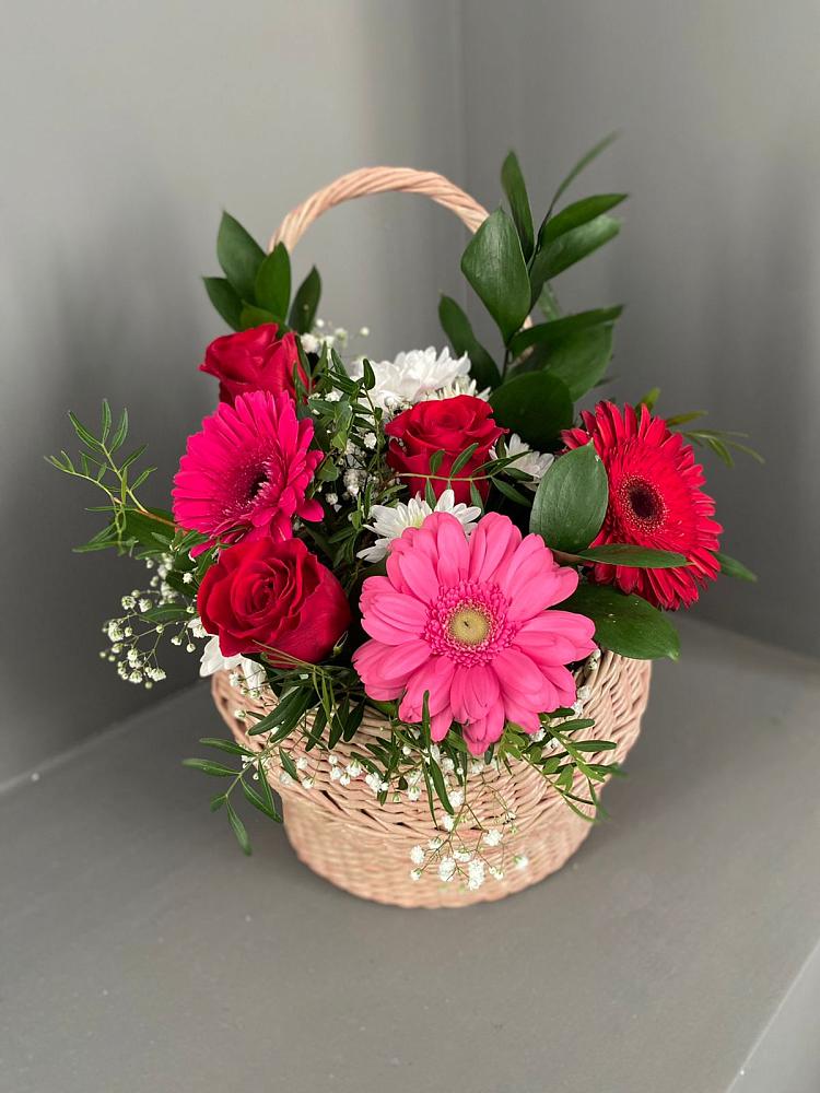 Цветочная композиция из Розы, Хризантемы и Герберы в корзине в Городищи
