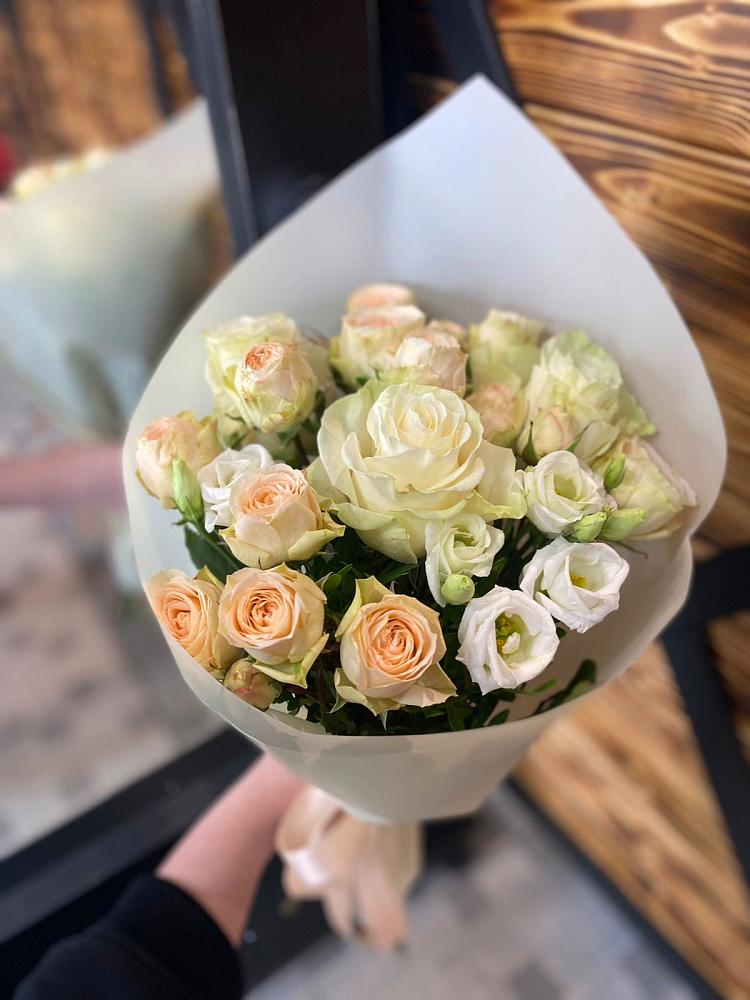 Букет цветов из: Розы и Лизиантусы в Городищи